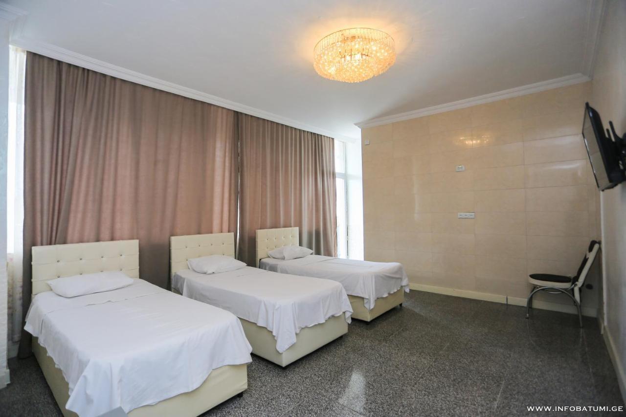 Hotel Carleone Batumi Exteriör bild
