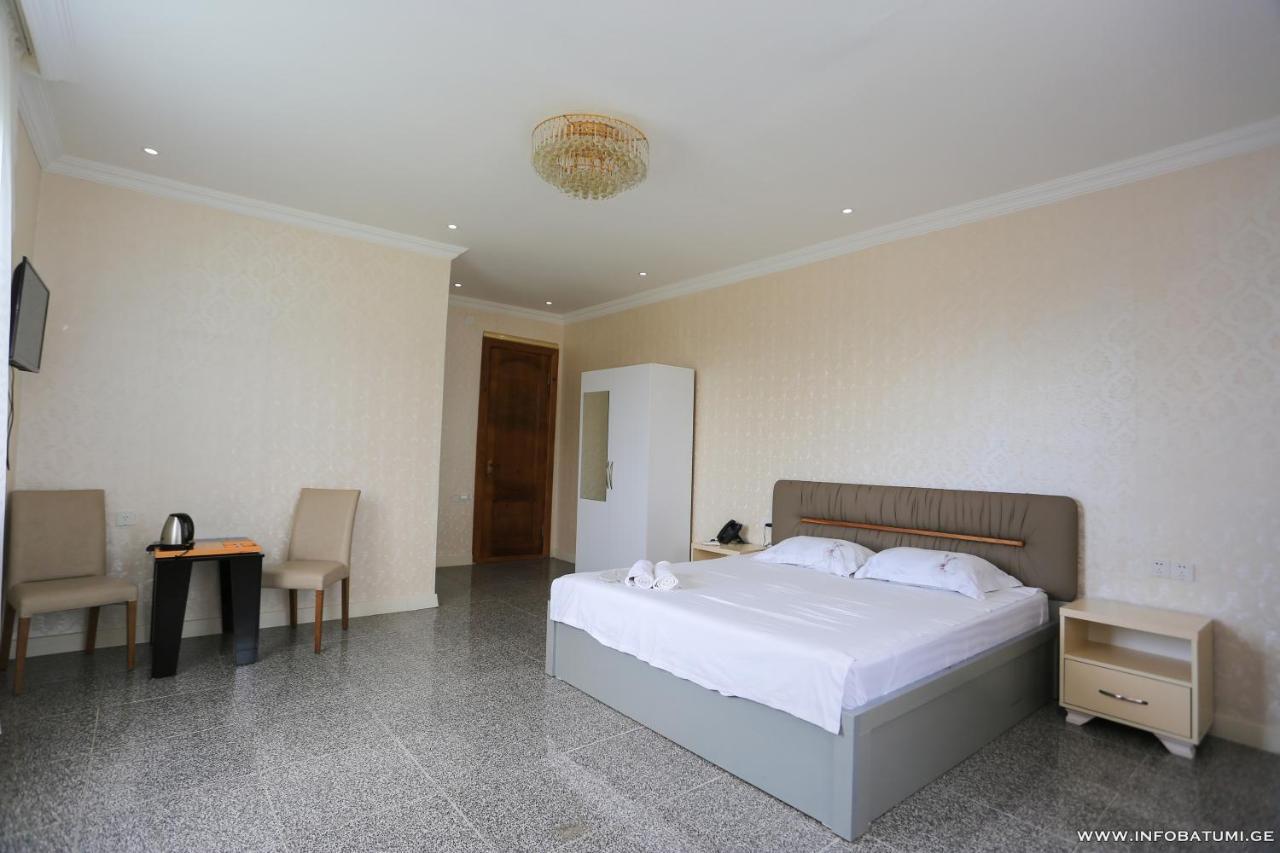 Hotel Carleone Batumi Exteriör bild