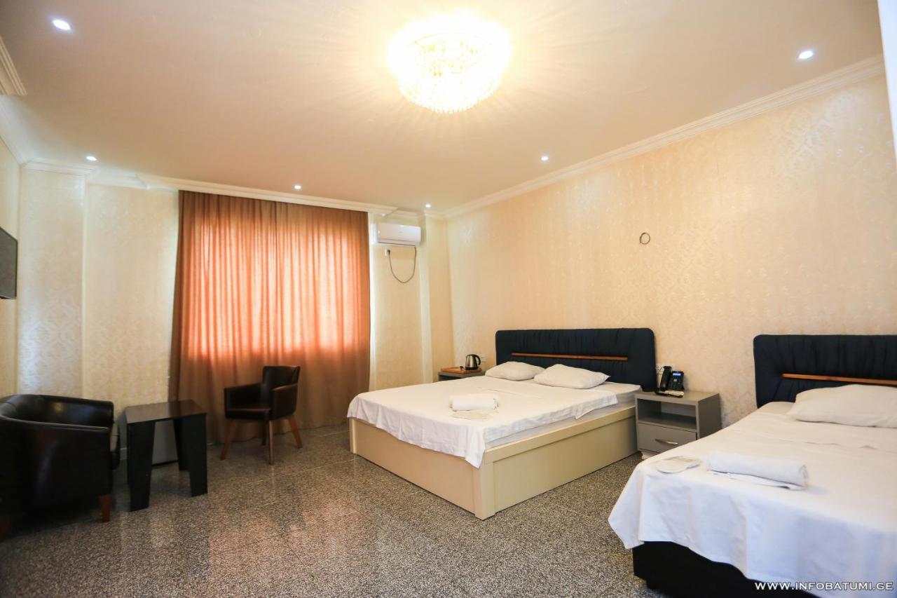 Hotel Carleone Batumi Exteriör bild