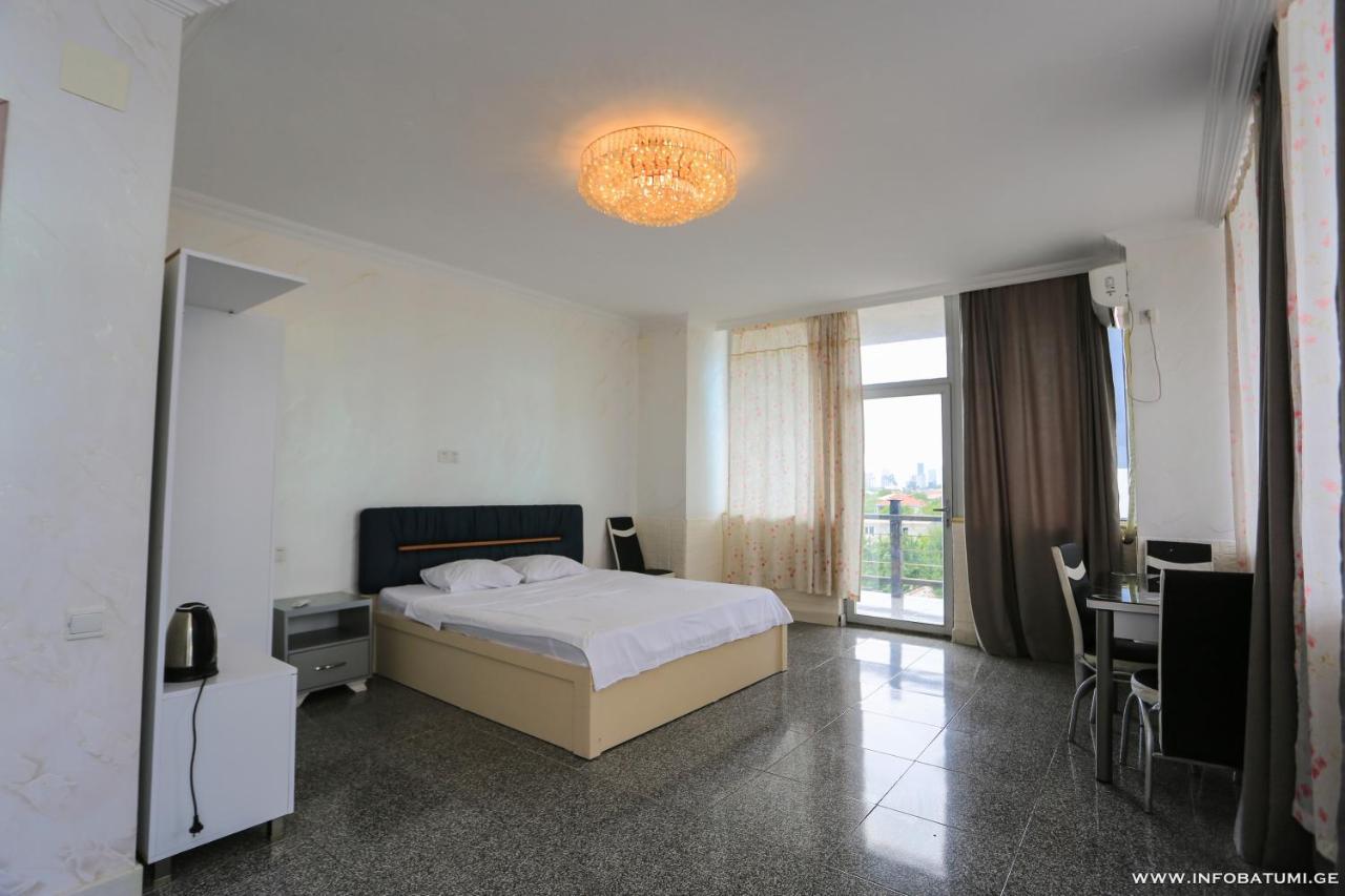 Hotel Carleone Batumi Exteriör bild
