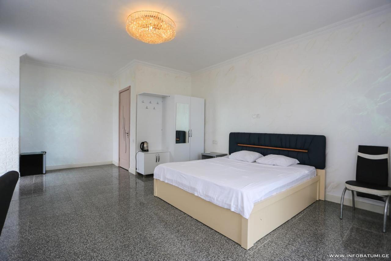 Hotel Carleone Batumi Exteriör bild