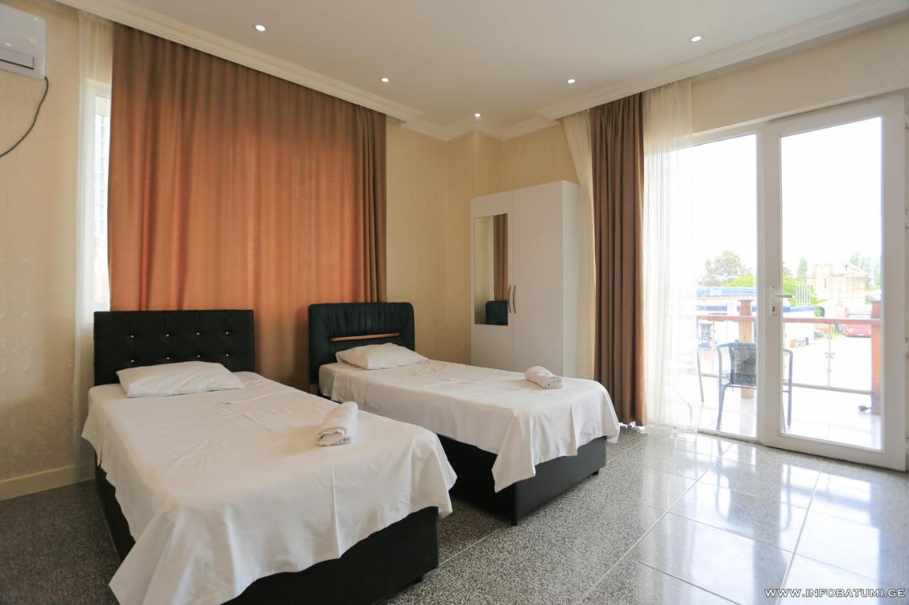 Hotel Carleone Batumi Exteriör bild