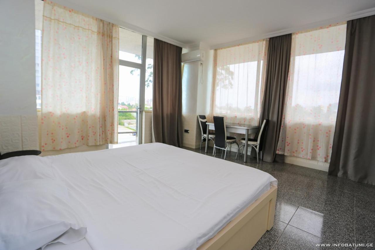 Hotel Carleone Batumi Exteriör bild