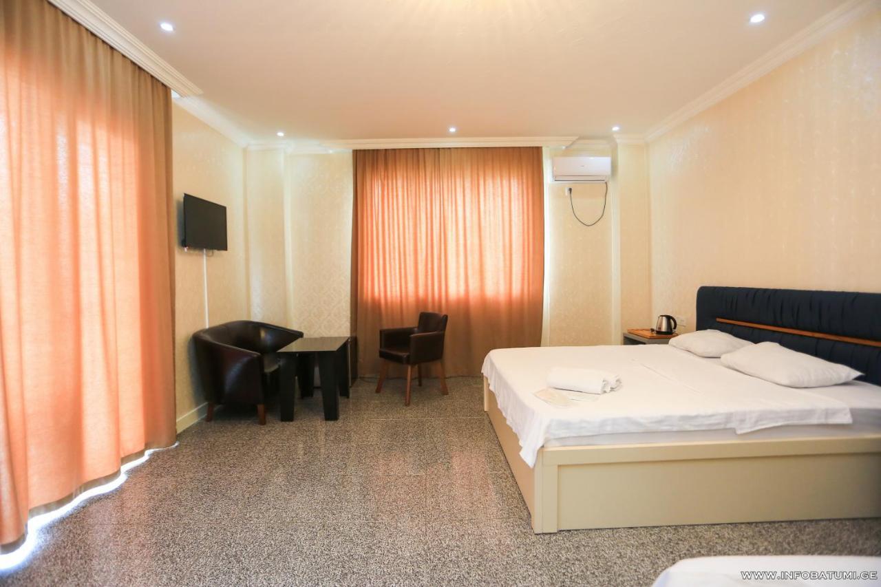 Hotel Carleone Batumi Exteriör bild