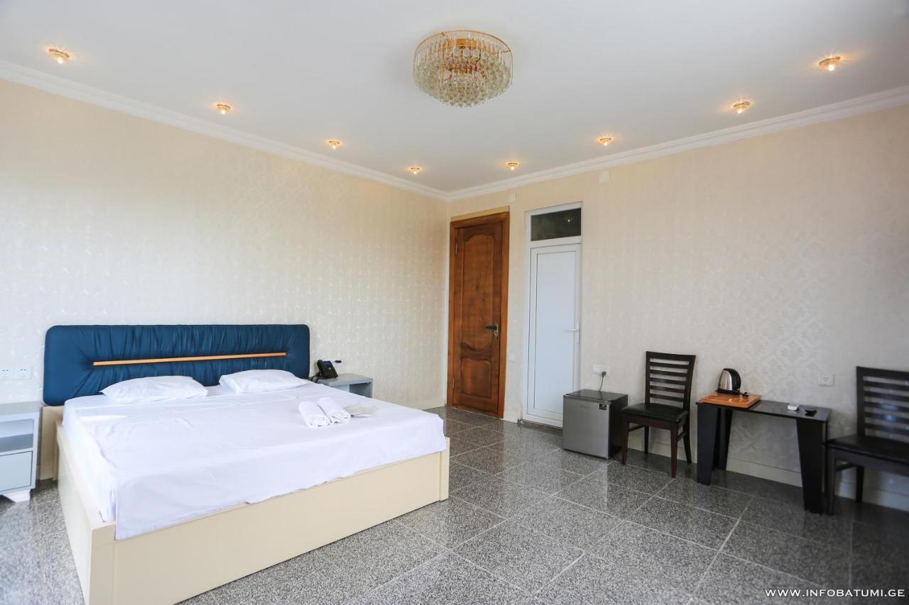 Hotel Carleone Batumi Exteriör bild