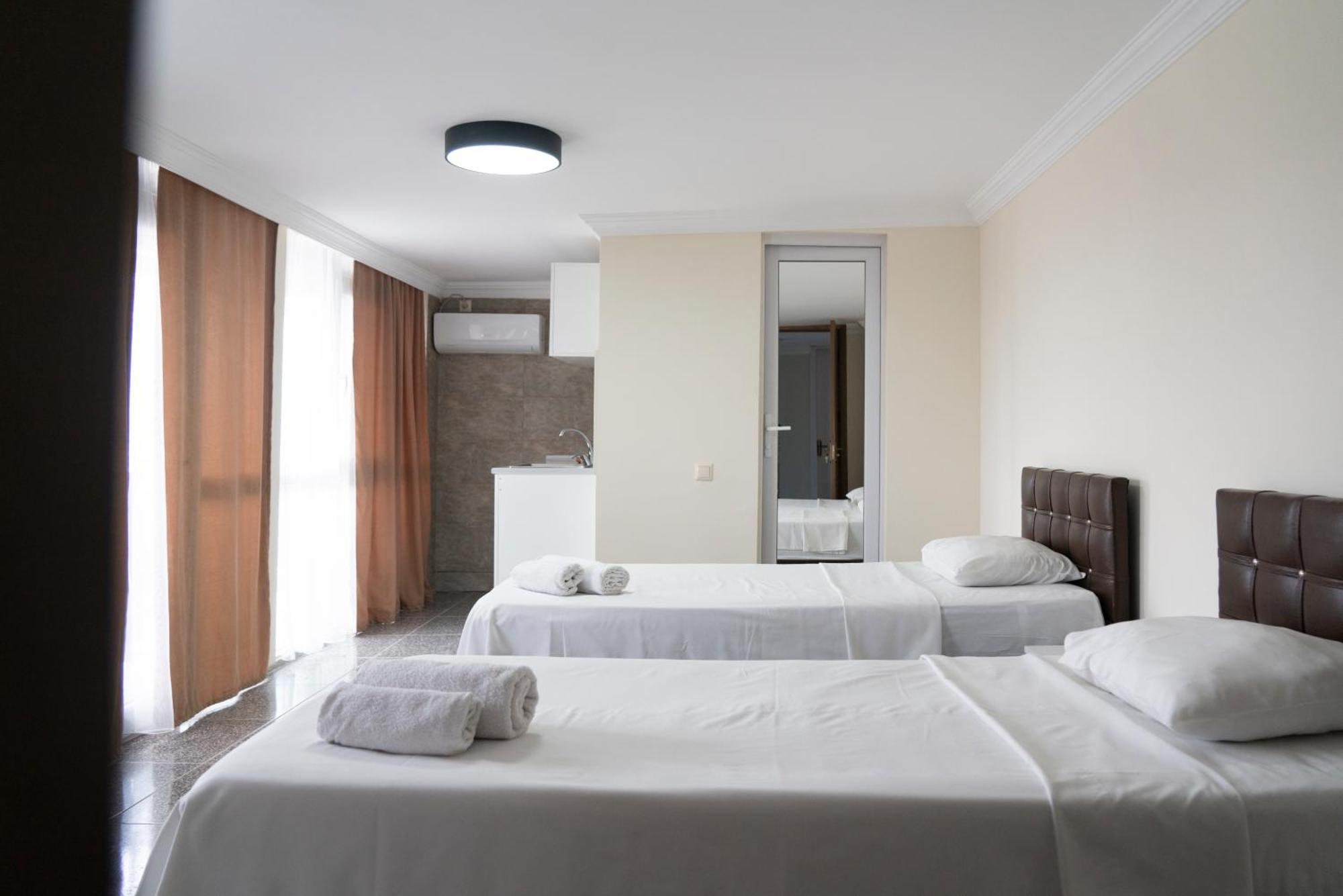 Hotel Carleone Batumi Exteriör bild