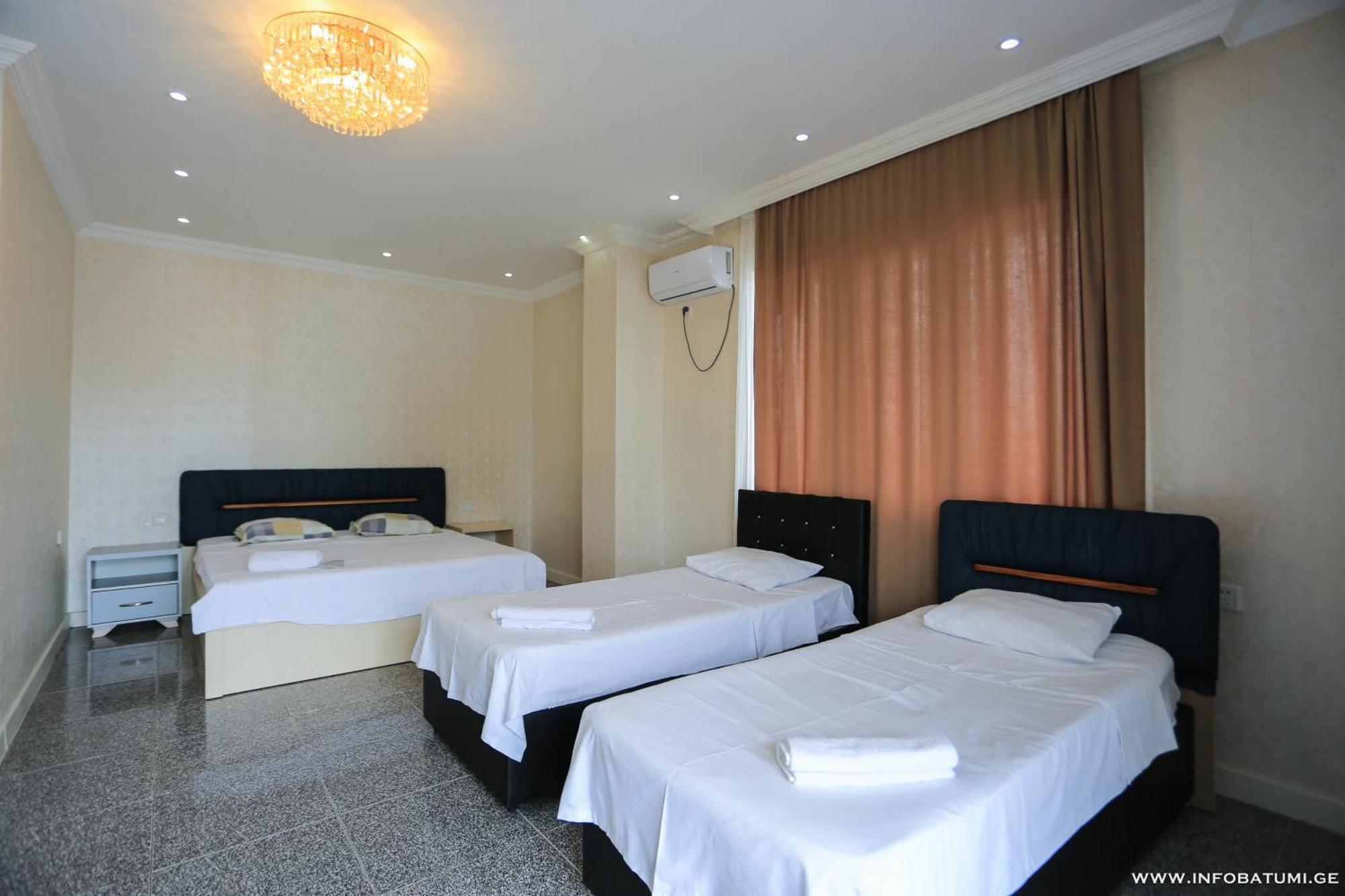 Hotel Carleone Batumi Exteriör bild