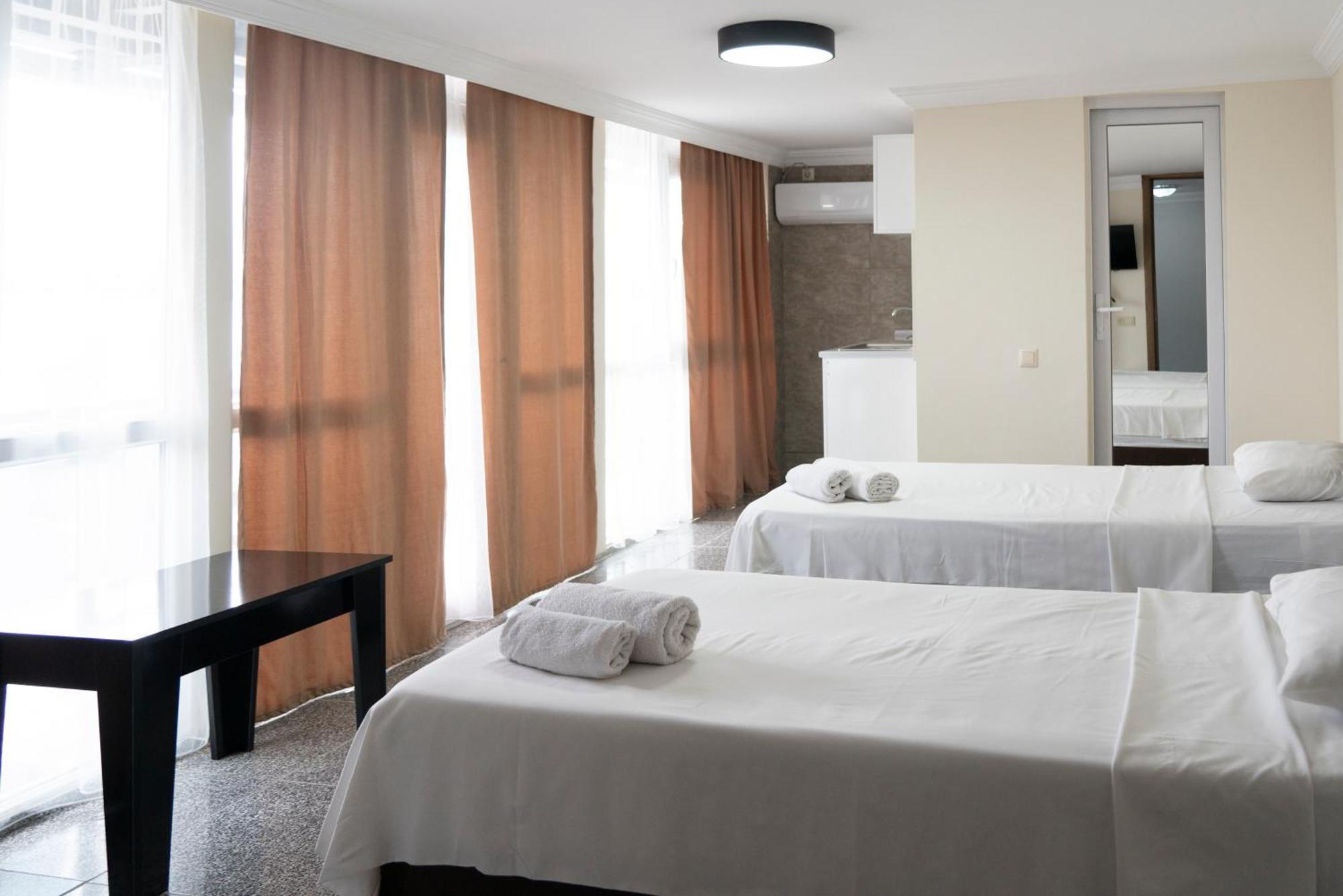 Hotel Carleone Batumi Exteriör bild