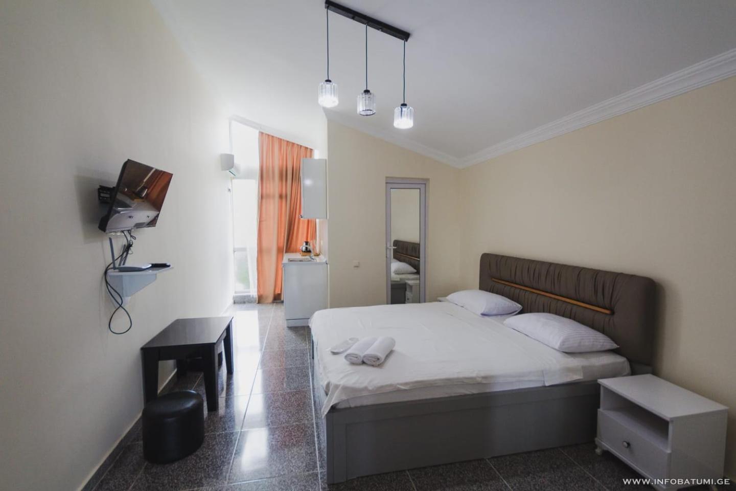 Hotel Carleone Batumi Exteriör bild